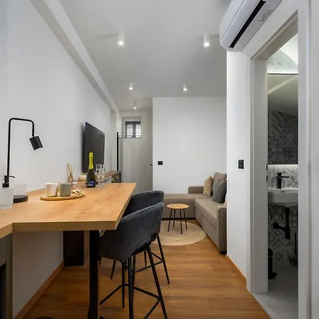 In Near Old Town Apartment